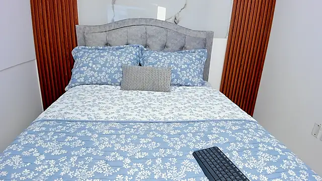 Snapshot of KaliBloom chatting on December 2, 8:48 pm KaliBloom online show from December 2, 8:48 pm