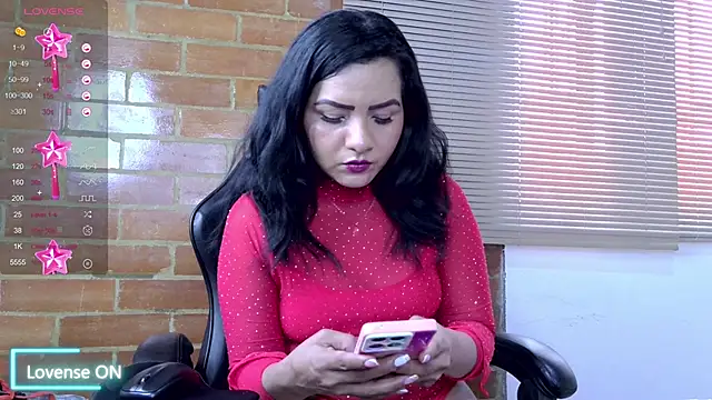 Snapshot of Amelia-Voss chatting on December 3, 2:04 pm Amelia-Voss online show from December 3, 2:04 pm