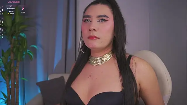 Snapshot of yourlatina_emely chatting on February 12, 10:43 am yourlatina emely online show from February 12, 10:43 am