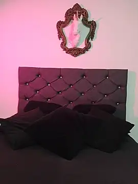 Snapshot of StephanieMadison chatting on November 19, 8:31 pm StephanieMadison online show from November 19, 8:31 pm