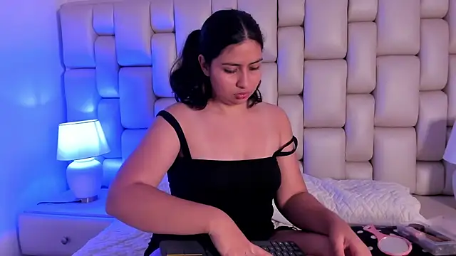 lea hunter   online show from November 18, 7:29 pm