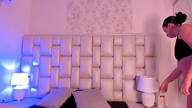 lea hunter   online show from December 3, 7:34 pm