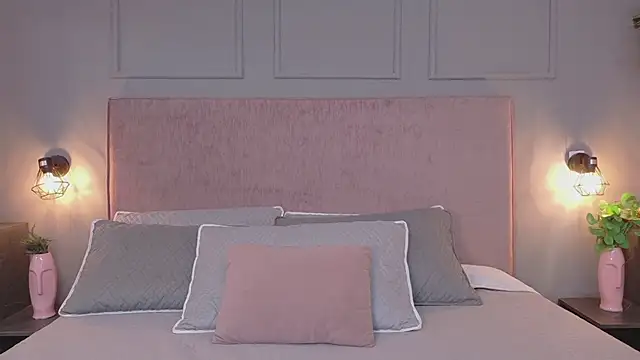 Snapshot of Sophie_Honey18 chatting on November 22, 1:43 pm Sophie Honey18 online show from November 22, 1:43 pm