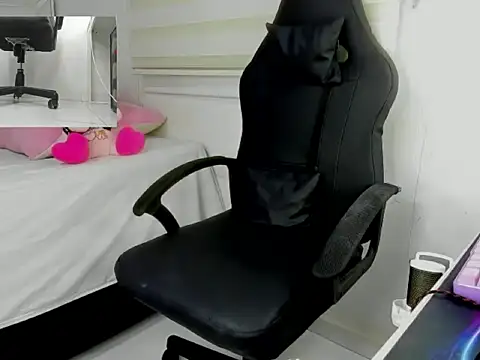 goddess of bitches online show from February 19, 5:03 am