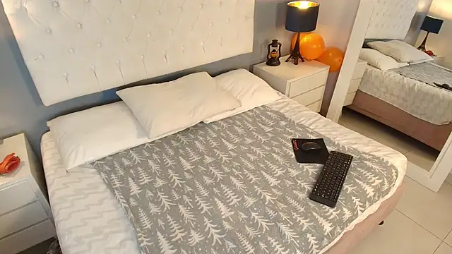 Niinatorres online show from December 2, 9:54 pm