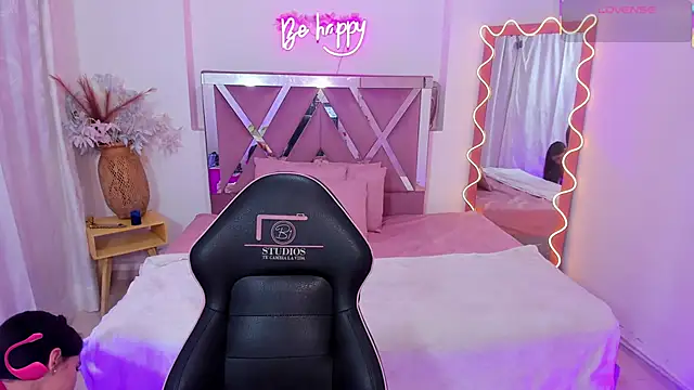 ISABELA TAY online show from November 20, 11:43 am