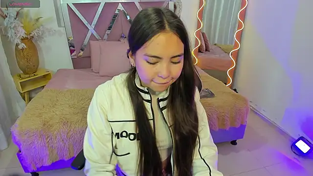 ISABELA TAY online show from November 26, 11:44 am