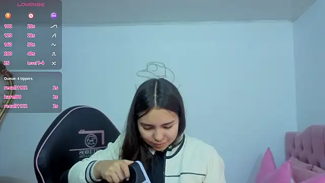 ISABELA TAY online show from June 6, 11:37 am