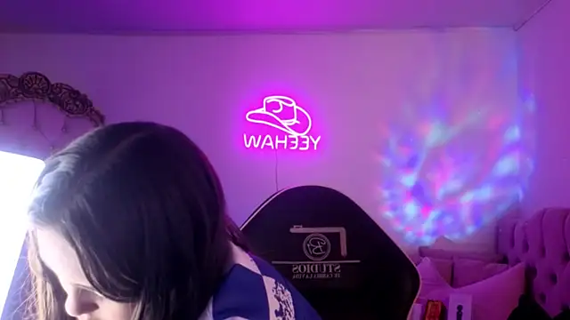ISABELA TAY online show from June 27, 11:59 am