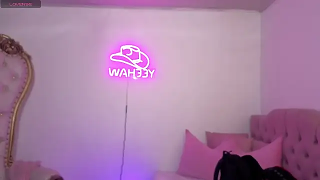 ISABELA TAY online show from July 17, 11:39 am