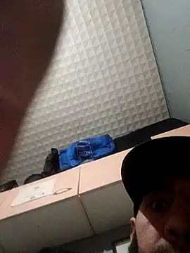 Snapshot of hotguy71000 chatting on November 28, 3:36 pm hotguy71000 online show from November 28, 3:36 pm