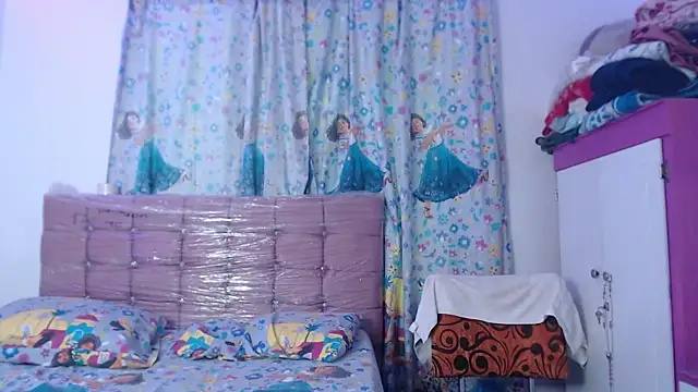 AishaOwens online show from December 17, 8:26 pm