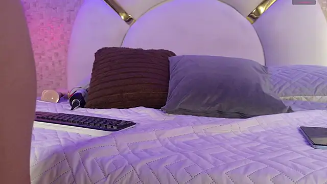 Caroline palmerr online show from November 16, 3:12 am