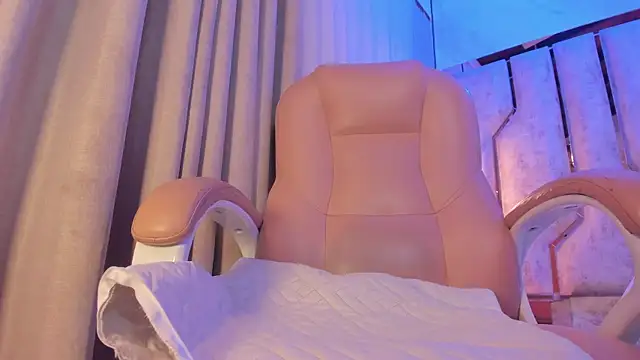 Caroline palmerr online show from April 9, 3:28 am