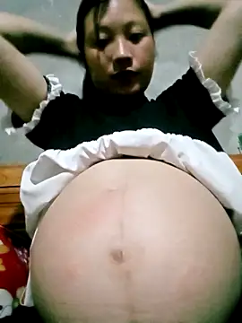 Snapshot of Micky_baby chatting on May 8, 3:06 pm Micky baby online show from May 8, 3:06 pm