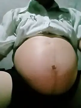 Snapshot of Micky_baby chatting on May 25, 4:13 pm Micky baby online show from May 25, 4:13 pm