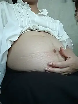 Snapshot of Micky_baby chatting on May 27, 3:47 am Micky baby online show from May 27, 3:47 am
