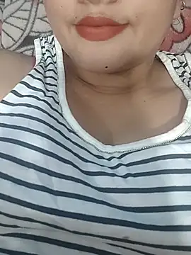 Snapshot of Cute_Ayushii chatting on June 23, 8:12 am Cute Ayushii online show from June 23, 8:12 am