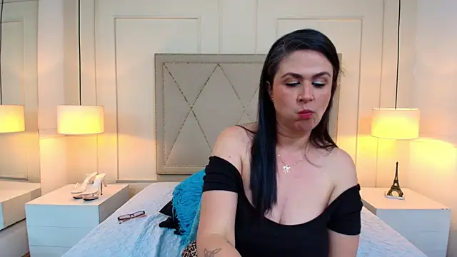 CarolinnaSaenz online show from July 24, 8:07 pm