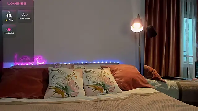 EllaRosss online show from December 3, 9:51 am