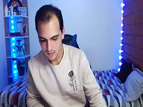 Maax30233 online show from November 16, 3:28 pm