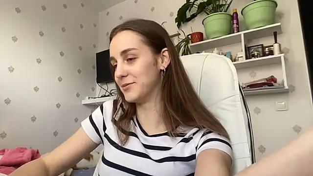 Snapshot of SweetieKatie chatting on December 15, 10:08 am SweetieKatie online show from December 15, 10:08 am