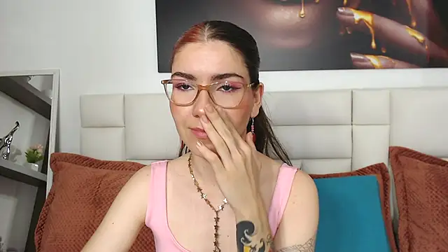 Snapshot of AriLumi chatting on November 25, 7:47 pm AriLumi online show from November 25, 7:47 pm