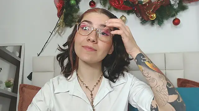 Snapshot of AriLumi chatting on November 27, 7:49 pm AriLumi online show from November 27, 7:49 pm