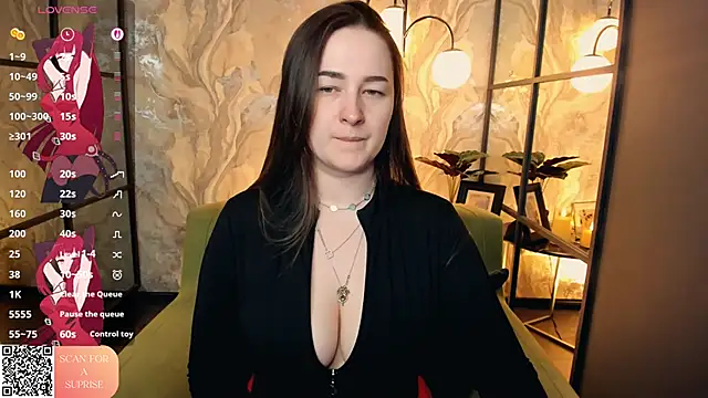 EmmaBloomm online show from May 3, 11:55 pm
