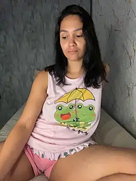 Snapshot of carolsapequinha chatting on November 26, 12:28 pm carolsapequinha online show from November 26, 12:28 pm