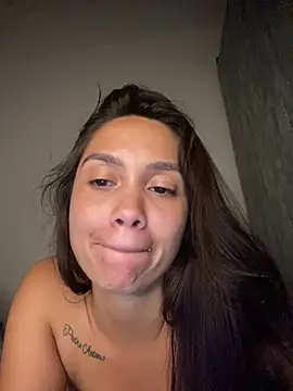 Snapshot of carolsapequinha chatting on July 4, 4:29 am carolsapequinha online show from July 4, 4:29 am