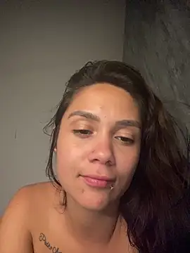 Snapshot of carolsapequinha chatting on July 6, 2:19 am carolsapequinha online show from July 6, 2:19 am