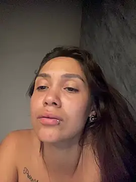 Snapshot of carolsapequinha chatting on July 11, 3:53 am carolsapequinha online show from July 11, 3:53 am