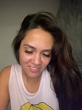 Snapshot of carolsapequinha chatting on July 18, 3:44 am carolsapequinha online show from July 18, 3:44 am