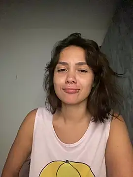 Snapshot of carolsapequinha chatting on July 28, 1:43 pm carolsapequinha online show from July 28, 1:43 pm