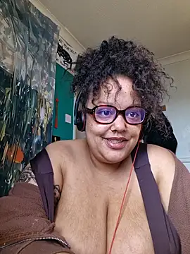 midnightsnaxxx97 online show from March 18, 9:01 am