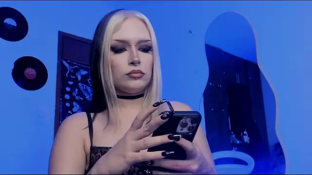 Snapshot of scorpiogyal chatting on November 18, 11:15 pm scorpiogyal online show from November 18, 11:15 pm