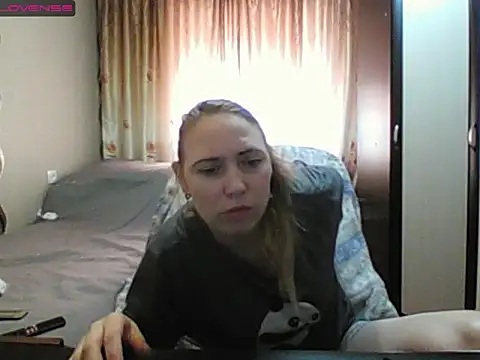 JenniDeep online show from March 28, 7:30 am
