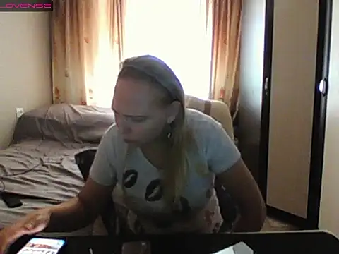 Snapshot of JenniDeep chatting on July 10, 8:50 am JenniDeep online show from July 10, 8:50 am