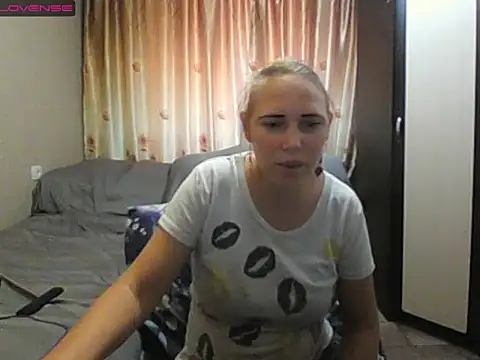 Snapshot of JenniDeep chatting on July 17, 12:12 pm JenniDeep online show from July 17, 12:12 pm
