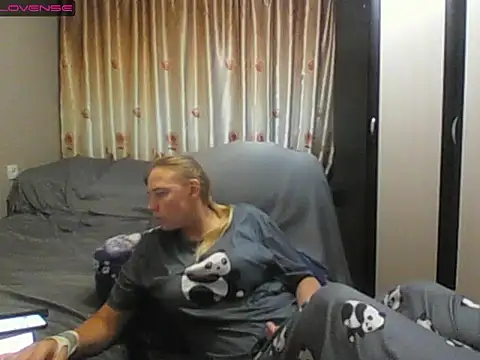 Snapshot of JenniDeep chatting on July 23, 3:54 pm JenniDeep online show from July 23, 3:54 pm