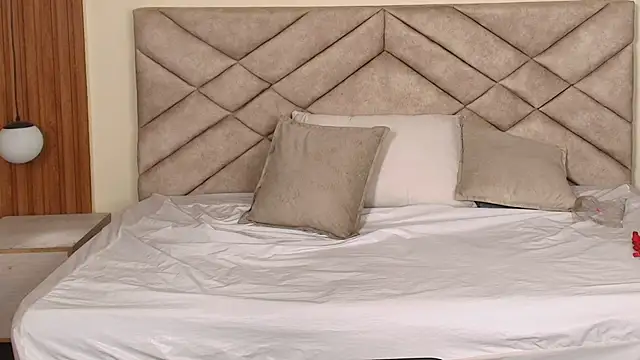 Laracooper  online show from March 4, 7:42 pm