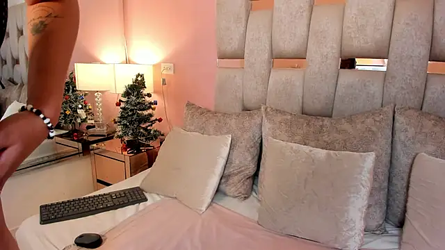 avrilwaynee online show from November 29, 12:41 pm