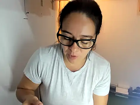 caroline 47 online show from December 5, 2:58 pm