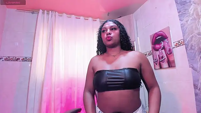 roxy wildd online show from November 18, 2:32 pm