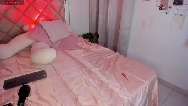 Sweettpepper25 online show from November 25, 11:16 pm