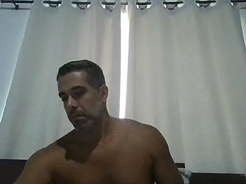 Snapshot of leninjamaster chatting on January 15, 10:09 am leninjamaster online show from January 15, 10:09 am