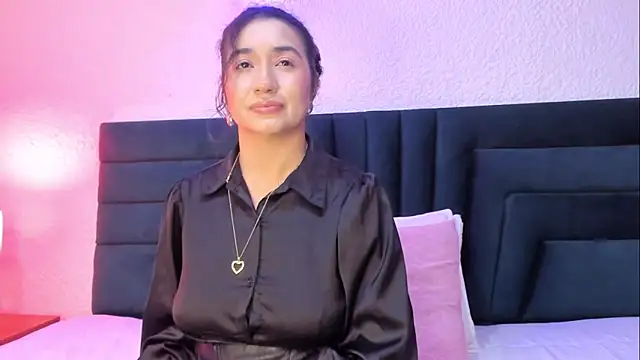 Snapshot of VictoriaRouge_ chatting on May 11, 8:28 pm VictoriaRouge online show from May 11, 8:28 pm