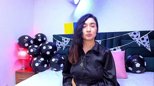 Snapshot of VictoriaRouge_ chatting on June 11, 8:29 pm VictoriaRouge online show from June 11, 8:29 pm