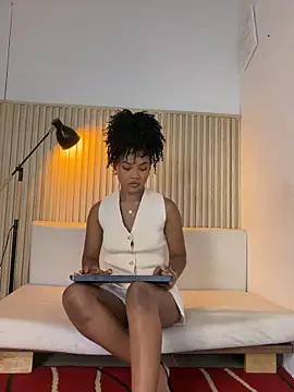 Snapshot of vanestraus chatting on June 5, 8:25 pm vanestraus online show from June 5, 8:25 pm